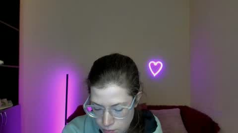 Snapshot of alicia_folow chatting on March 1, 6:35 am Alicia online show from March 1, 6:35 am