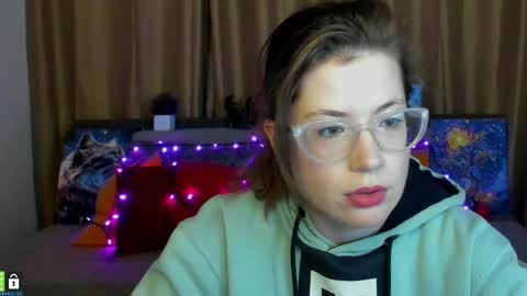 Snapshot of alicia_folow chatting on February 16, 6:21 pm Alicia online show from February 16, 6:21 pm
