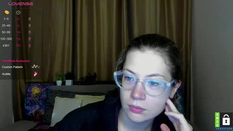 Snapshot of alicia_folow chatting on October 17, 11:24 am Alicia online show from October 17, 11:24 am