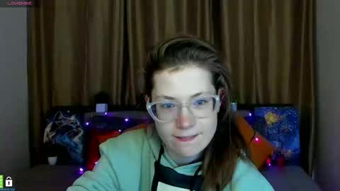 Snapshot of alicia_folow chatting on February 11, 6:33 pm Alicia online show from February 11, 6:33 pm