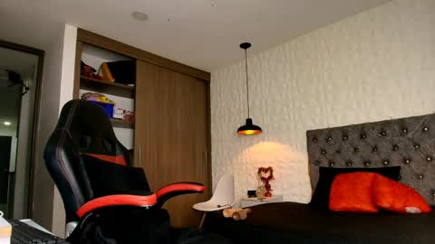 Ali online show from April 11, 12:09 pm