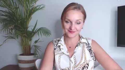 Snapshot of alicialux chatting on October 15, 2:30 pm Alicia online show from October 15, 2:30 pm