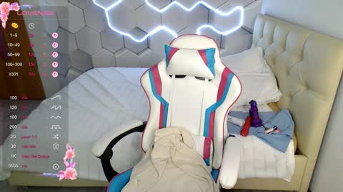 Snapshot of aliicemeow chatting on September 13, 9:28 am aliicemeow online show from September 13, 9:28 am