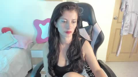 Snapshot of aliiz_01 chatting on January 11, 12:50 pm Camii online show from January 11, 12:50 pm
