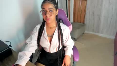 Snapshot of alika01_ chatting on October 12, 5:26 pm alika online show from October 12, 5:26 pm