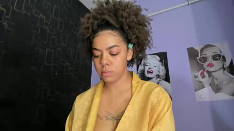 Snapshot of alika01_ chatting on February 23, 11:32 pm alika online show from February 23, 11:32 pm