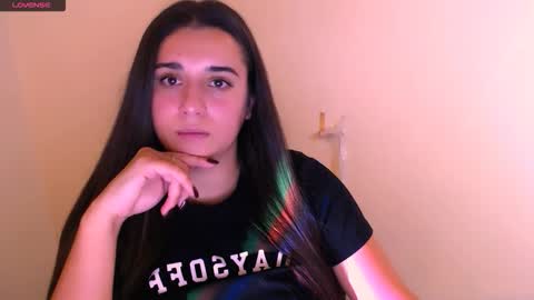 Snapshot of alinaasti_ chatting on October 23, 8:42 am Alina online show from October 23, 8:42 am