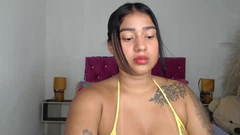 Snapshot of alinakiss_ chatting on October 5, 10:26 pm lili online show from October 5, 10:26 pm