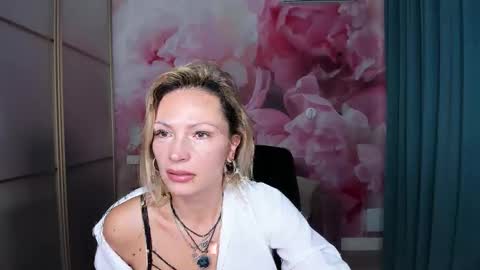 AlinaMoor online show from October 24, 6:42 am