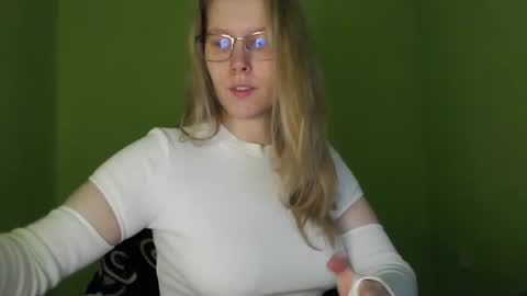 alinasei online show from June 18, 11:59 am