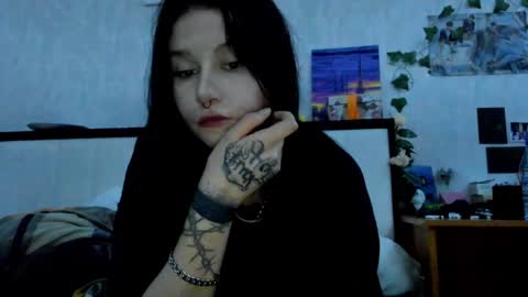 Snapshot of alinegreeeen chatting on December 7, 4:36 pm Aline Greeeen online show from December 7, 4:36 pm