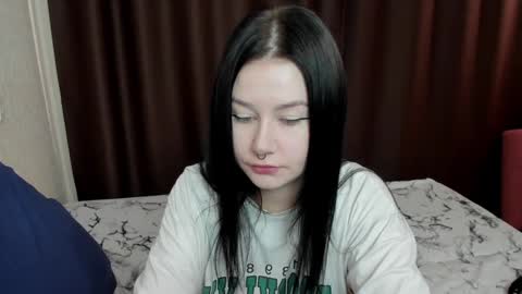 Snapshot of alinegreeeen chatting on December 18, 4:31 am Aline Greeeen online show from December 18, 4:31 am