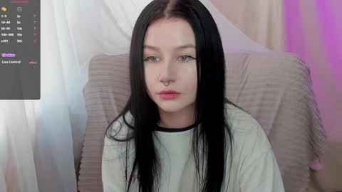 Snapshot of alinegreeeen chatting on February 7, 8:01 am Aline Greeeen online show from February 7, 8:01 am