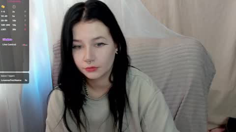Snapshot of alinegreeeen chatting on February 21, 4:51 am Aline Greeeen online show from February 21, 4:51 am
