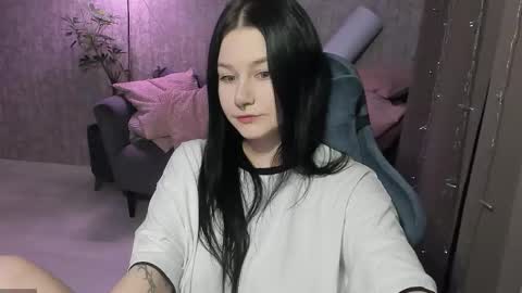 Snapshot of alinegreeeen chatting on October 12, 1:24 pm Aline Greeeen online show from October 12, 1:24 pm