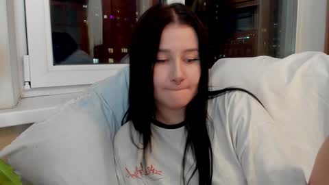 Snapshot of alinegreeeen chatting on December 22, 11:11 am Aline Greeeen online show from December 22, 11:11 am