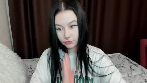 Snapshot of alinegreeeen chatting on December 19, 12:45 am Aline Greeeen online show from December 19, 12:45 am