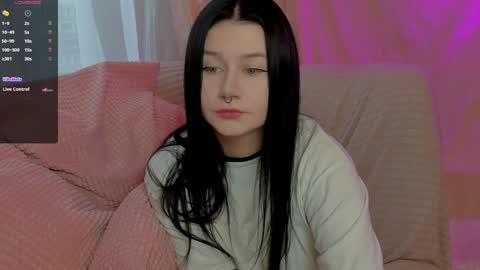 Snapshot of alinegreeeen chatting on January 5, 3:43 am Aline Greeeen online show from January 5, 3:43 am