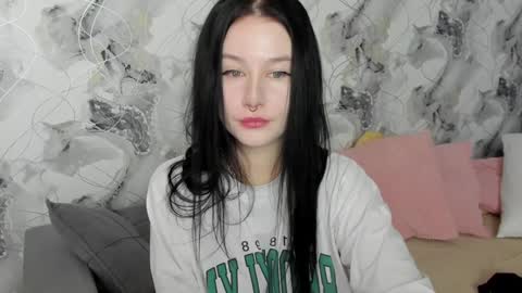 Snapshot of alinegreeeen chatting on February 3, 9:30 am Aline Greeeen online show from February 3, 9:30 am