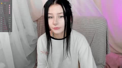 Snapshot of alinegreeeen chatting on February 27, 3:14 am Aline Greeeen online show from February 27, 3:14 am