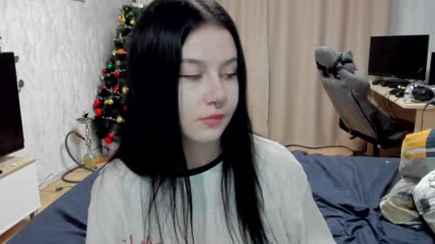 Snapshot of alinegreeeen chatting on December 12, 2:48 am Aline Greeeen online show from December 12, 2:48 am