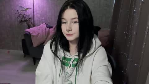 Snapshot of alinegreeeen chatting on September 22, 11:08 am Aline Greeeen online show from September 22, 11:08 am