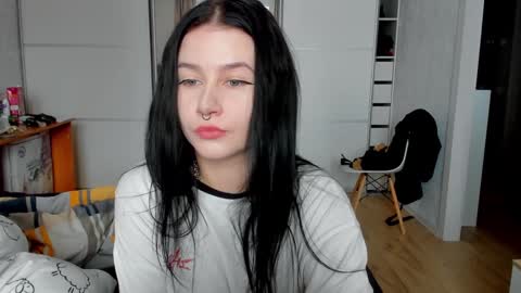 Snapshot of alinegreeeen chatting on December 10, 5:17 am Aline Greeeen online show from December 10, 5:17 am
