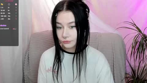 Snapshot of alinegreeeen chatting on March 10, 4:17 am Aline Greeeen online show from March 10, 4:17 am