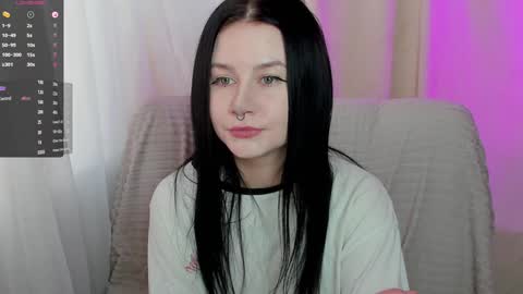 Snapshot of alinegreeeen chatting on February 2, 10:13 am Aline Greeeen online show from February 2, 10:13 am