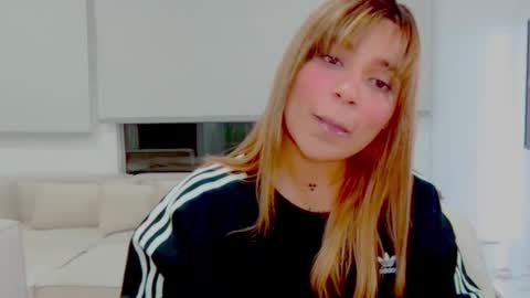 Snapshot of alisondiaz_ chatting on January 2, 11:38 pm Alison diaz online show from January 2, 11:38 pm