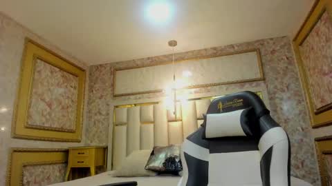 Snapshot of alisonn_doll chatting on October 1, 1:27 pm alisonn_doll online show from October 1, 1:27 pm