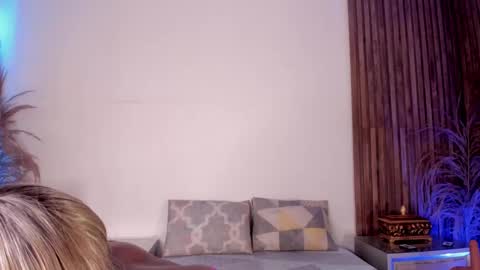 Snapshot of alisoon_moon chatting on January 11, 10:51 am Alison Moon online show from January 11, 10:51 am