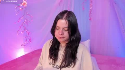 Mia online show from July 6, 5:13 am