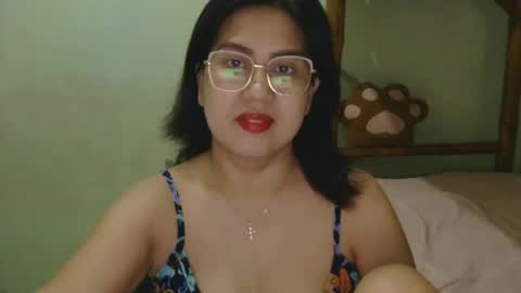alissalove18 online show from April 20, 11:52 pm