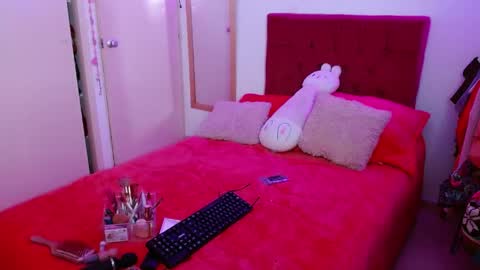 alissesallie_ online show from May 19, 10:22 am