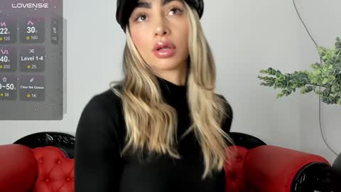 Snapshot of alissondomit chatting on December 31, 1:52 pm Alisson Domit online show from December 31, 1:52 pm