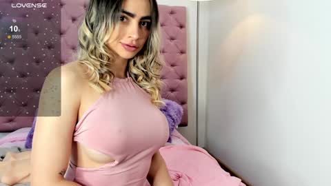 Snapshot of alissondomit chatting on February 7, 3:19 pm Alisson Domit online show from February 7, 3:19 pm