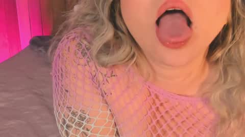 Snapshot of alissonjoneess chatting on September 24, 12:26 pm Alisson Joness online show from September 24, 12:26 pm