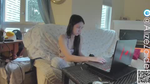 Snapshot of alizezaide chatting on February 24, 11:19 pm Alize Zaide online show from February 24, 11:19 pm