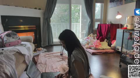 Snapshot of alizezaide chatting on February 1, 10:55 pm Alize Zaide online show from February 1, 10:55 pm