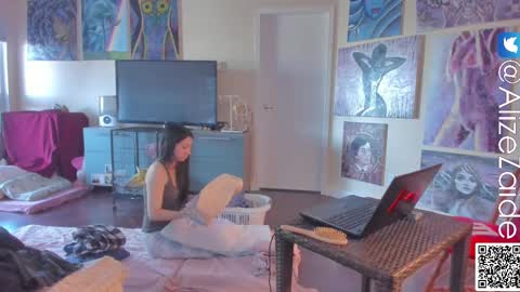 Snapshot of alizezaide chatting on February 12, 6:51 pm Alize Zaide online show from February 12, 6:51 pm