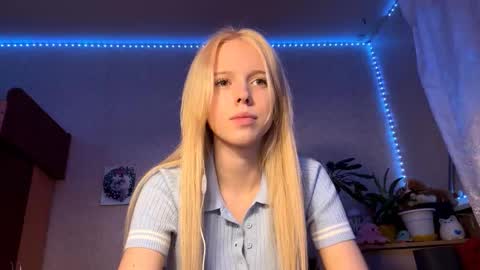 Lina online show from November 17, 4:08 pm