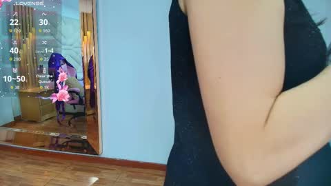 Snapshot of allie_pearl chatting on September 18, 12:15 pm Aliie online show from September 18, 12:15 pm