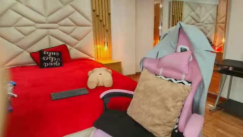 Snapshot of allie_pearl chatting on October 10, 12:32 pm Aliie online show from October 10, 12:32 pm