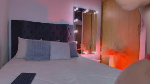 Allie Collins online show from July 28, 1:54 pm