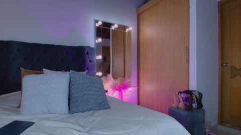 Allie Collins online show from July 21, 2:18 pm