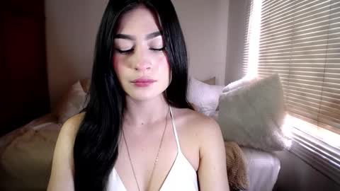 Snapshot of allierose_ chatting on December 19, 5:08 pm Allie  online show from December 19, 5:08 pm