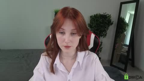 Snapshot of alliiceee_ chatting on October 3, 8:52 am Alice online show from October 3, 8:52 am