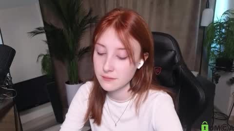 Snapshot of alliiceee_ chatting on September 28, 9:47 am Alice online show from September 28, 9:47 am