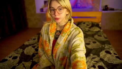 Snapshot of allison_cuty chatting on February 25, 11:15 pm Allison online show from February 25, 11:15 pm